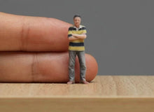 Load image into Gallery viewer, 1:64 Painted Figure Model Miniature Resin Diorama Sand Cool Polo Shrit Man Stand

