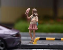 Load image into Gallery viewer, 1:64 Painted Figure Model Miniature Resin Diorama Toy Sand Pretty Girl With Hat
