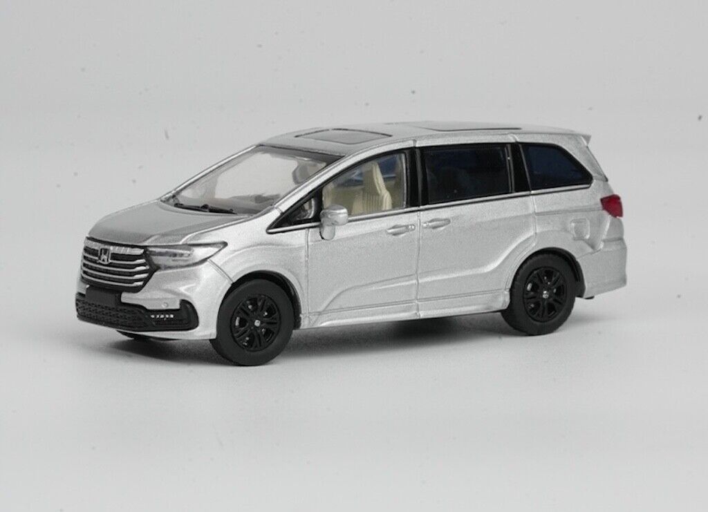 Masdi 1:64 Silver Odyssey RC3 Mini Van MPV Sports Model Diecast Metal Car New Collection