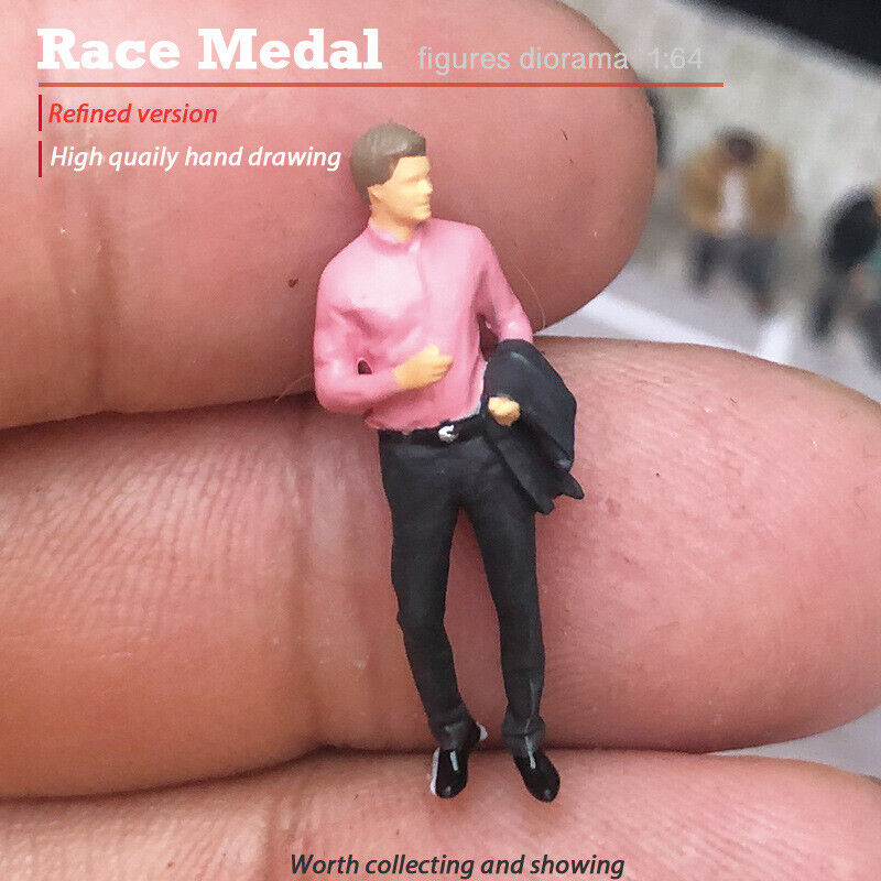 1:64 Painted Figure Mini Model Miniature Resin Diorama Sand Man Holding Suit P