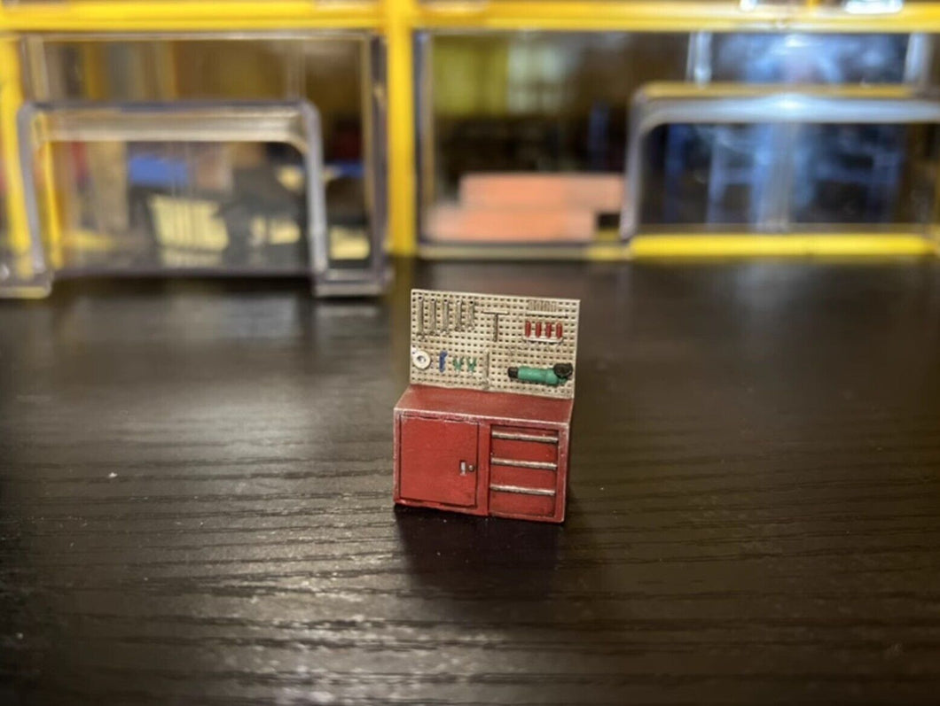 1:64 Painted Figure Model Miniature Resin Sand Tool Cabinet Rack Car Repair Toy Collection