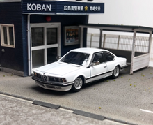Load image into Gallery viewer, SW 1:64 White E24 635 CSI coupe Classic Sports Model Diecast Metal Car New
