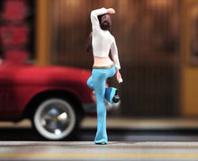 Load image into Gallery viewer, 1:64 Painted Figure Model Miniature Resin Diorama Sand Beauty Standing Lady Toy Collection
