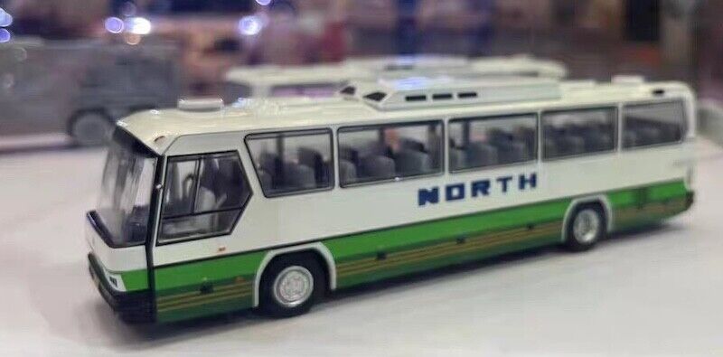 XCartoys 1:64 BeiFang BFC6120 &ndash; Modello Auto Turismo Pressofuso, Con Custodia, Collezione