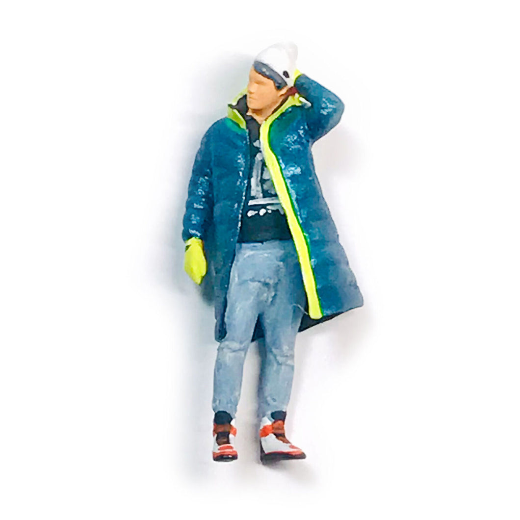 1:64 Painted Figure Mini Model Miniature Resin Diorama Winter Long Jacket Man B