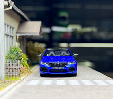 Load image into Gallery viewer, Howie 1:64 Blue F90 M5 Sedan Sports Model Diecast Metal Car New Collection
