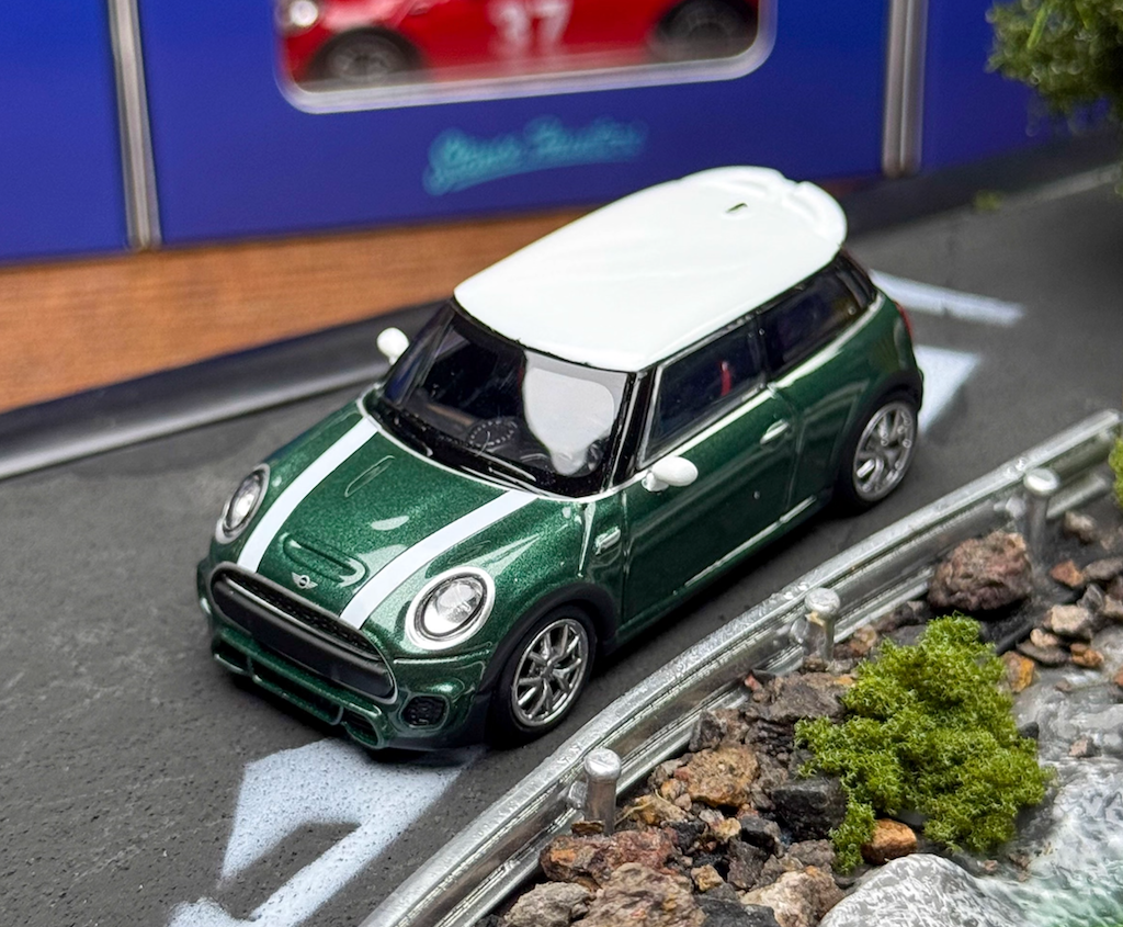 SH 1:64 Green Mini Cooper JCW F56 Sports Model Diecast Metal Car New Collection