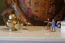 Load image into Gallery viewer, 1:64 Painted Figure Model Miniature Resin Diorama Sand Hunter Hound Dog Man Set
