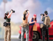 Load image into Gallery viewer, 1:64 Painted Figure Model Miniature Resin Diorama Sand Photographer Cameraman
