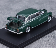 Load image into Gallery viewer, GFCC 1:64 UK Green 1959 300D Classic Vintage Sport Model Diecast Metal Car New Collection
