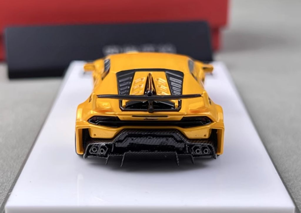 1:64 Flame Yellow Huracan GT LP610 LBWK Racing Sport Model