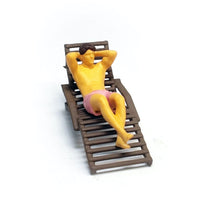 Load image into Gallery viewer, 1:64 Painted Figure Mini Model Miniature Resin Diorama Beach Vacation Couple BR
