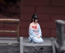 Load image into Gallery viewer, 1:64 Painted Figure Model Miniature Resin Sand Diorama Japanese Woman Kimono New

