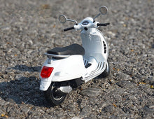 Load image into Gallery viewer, WELLY 1:18 2017 GTS 125CC Sports Classic Model Diecast Metal Motorcycle
