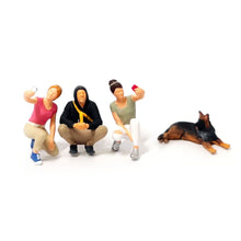 Load image into Gallery viewer, 1:64 Painted Figure Mini Model Miniature Resin Diorama Selfie Selfportial People

