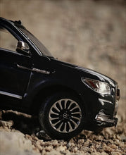 Load image into Gallery viewer, WTX 1:64 Green Navigator L Full Sized SUV Sports Model Diecast Metal Car New Collection
