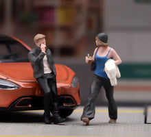Load image into Gallery viewer, 1:24 Painted Figure Model Miniature Resin Diorama Sand  Street Couple Set
