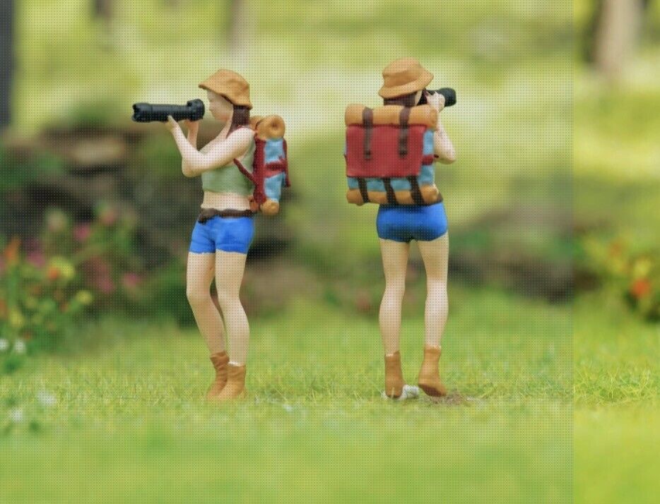 1:64 Painted Figure Model Miniature Resin Diorama Backpaker Photographer Camera Collection