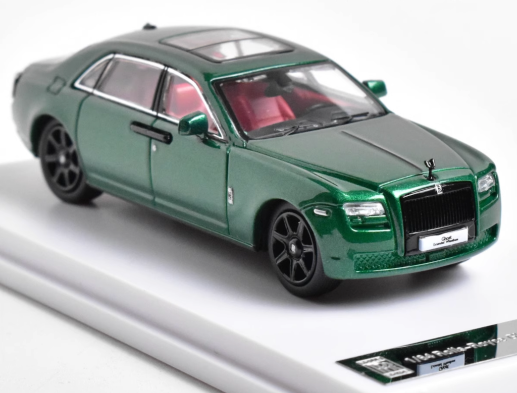 DCM 1:64 Green Ghost Luxury Sedan Model Diecast Metal Car New Collection