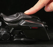 Load image into Gallery viewer, Maisto 1:12 2017 Road King Special Sports Model Diecast Metal Motorcycle New
