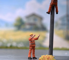 Load image into Gallery viewer, 1:64 Painted Figure Model Miniature Resin Sand Diorama Construction Workers Set
