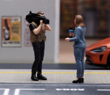 Load image into Gallery viewer, 1:64 Painted Figure Model Miniature Resin Diorama Toy Journalist Interview Set
