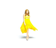 Load image into Gallery viewer, 1:64 Painted Figure Mini Model Miniature Resin Diorama Lady Flowing Long Skirt
