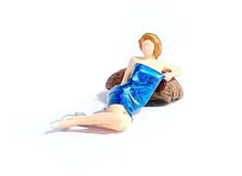 Load image into Gallery viewer, 1:64 Painted Figure Mini Model Miniature Resin Diorama Sitting Posture Man Lady
