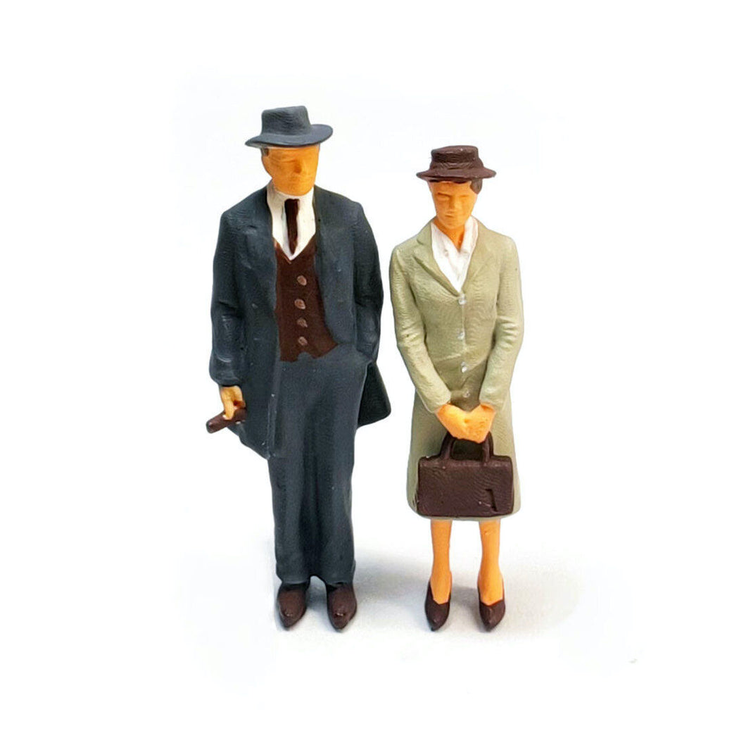 1:64 Painted Figure Mini Model Miniature Resin Diorama Nostalgic Couple Suits