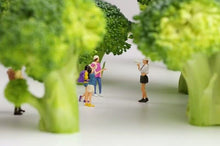 Load image into Gallery viewer, 1:64 Painted Figure Model Miniature Resin Diorama Sand Travel Sightseeing 6pcs
