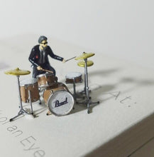 Load image into Gallery viewer, 1:64 Painted Figure Model Miniature Resin Diorama Sand Jazz Band Music Singer
