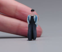 Load image into Gallery viewer, 1:64 Painted Figure Model Miniature Resin Diorama Sand Casual Man Wide-leg Pants
