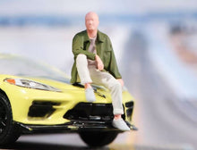 Load image into Gallery viewer, 1:64 Painted Figure Mini Model Miniature Resin Diorama Sand Sitting Posture Man
