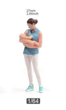 Load image into Gallery viewer, 1:64 Painted Figure Model Miniature Resin Diorama Sand Mother Holding a Child New
