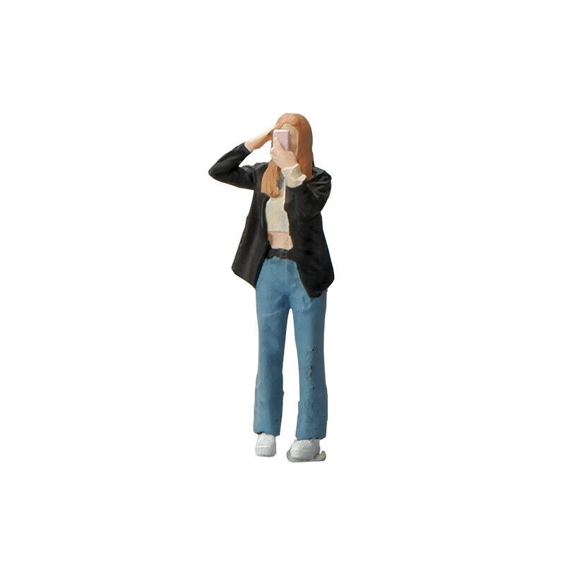1:64 Painted Figure Mini Model Miniature Resin Diorama Sand Taking Picture Girl New Scene