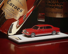 Load image into Gallery viewer, GFCC 1:64 HEC Red 1998 Silver Spur Park Ward Model Diecast Metal Car New Collection
