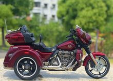 Load image into Gallery viewer, Maisto 1:12 Red 2021 CVO TRI Glide Sports Model Toy Diecast Metal Motorcycle
