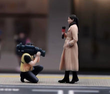 Load image into Gallery viewer, 1:64 Painted Figure Model Miniature Resin Diorama street interview Host Camera B

