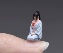 Load image into Gallery viewer, 1:64 Painted Figure Model Miniature Resin Sand Diorama Japanese Woman Kimono New
