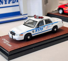 Load image into Gallery viewer, GOC 1:64 HEC White Crown Victoria CV US Police Model Diecast Metal Car New Collection
