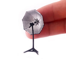 Load image into Gallery viewer, 1:64 Painted Figure Mini Model Miniature Resin Diorama Poster Photographer Model
