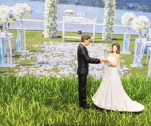 Load image into Gallery viewer, 1:64 Painted Figure Mini Model Miniature Resin Diorama Set Wedding Couple Sand
