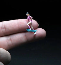 Load image into Gallery viewer, 1:64 Painted Figure Mini Model Miniature Resin Diorama Sand Skate Board Girl
