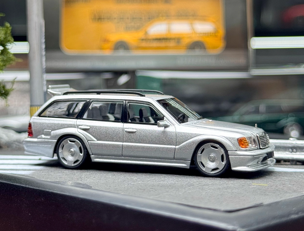 Mortal 1:64 Silver S124 MODEII EVO2 Sports Wagon Model Diecast Metal Car New Collection
