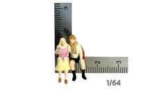 Load image into Gallery viewer, 1:64 Painted Figure Mini Model Miniature Resin Diorama Sand Toy Lovers Couple
