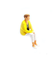 Load image into Gallery viewer, 1:64 Painted Figure Mini Model Miniature Resin Diorama Sand Women in wheelchairs
