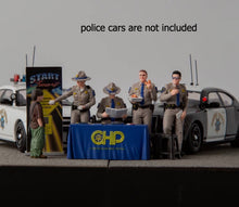 Load image into Gallery viewer, 1:64 Painted Figure Model Miniature Resin Diorama Policeman Police Officers Set
