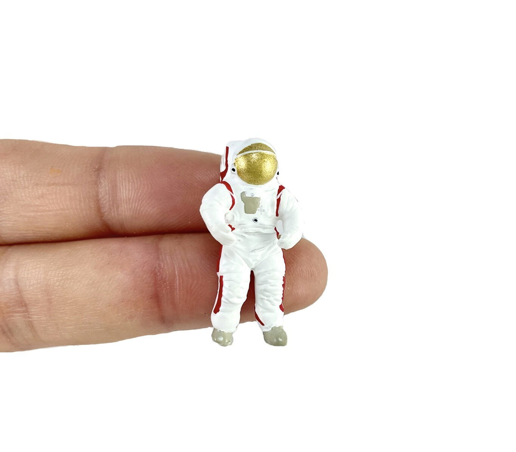 1:64 Painted Figure Mini Model Miniature Resin Diorama Sand Astronaut Spaceman