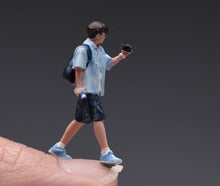 Load image into Gallery viewer, 1:64 Painted Figure Model Miniature Resin Diorama Toy Sand Walking Couple Lovers
