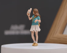 Load image into Gallery viewer, 1:64 Painted Figure Model Miniature Resin Diorama Toy Sand Pretty Girl With Hat
